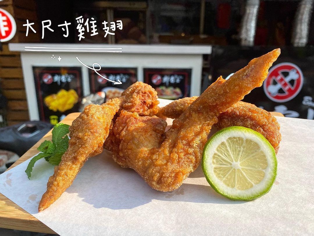彰化美食｜隱藏在彰化火車站附近的美食雞排店，香嫩又多汁！
