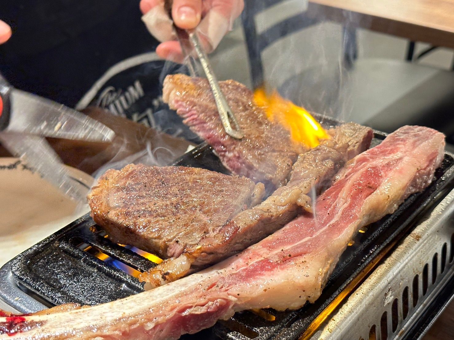 【台北】松山燒肉｜燔之亭 燒肉場 必吃超巨大戰斧牛排 生日壽