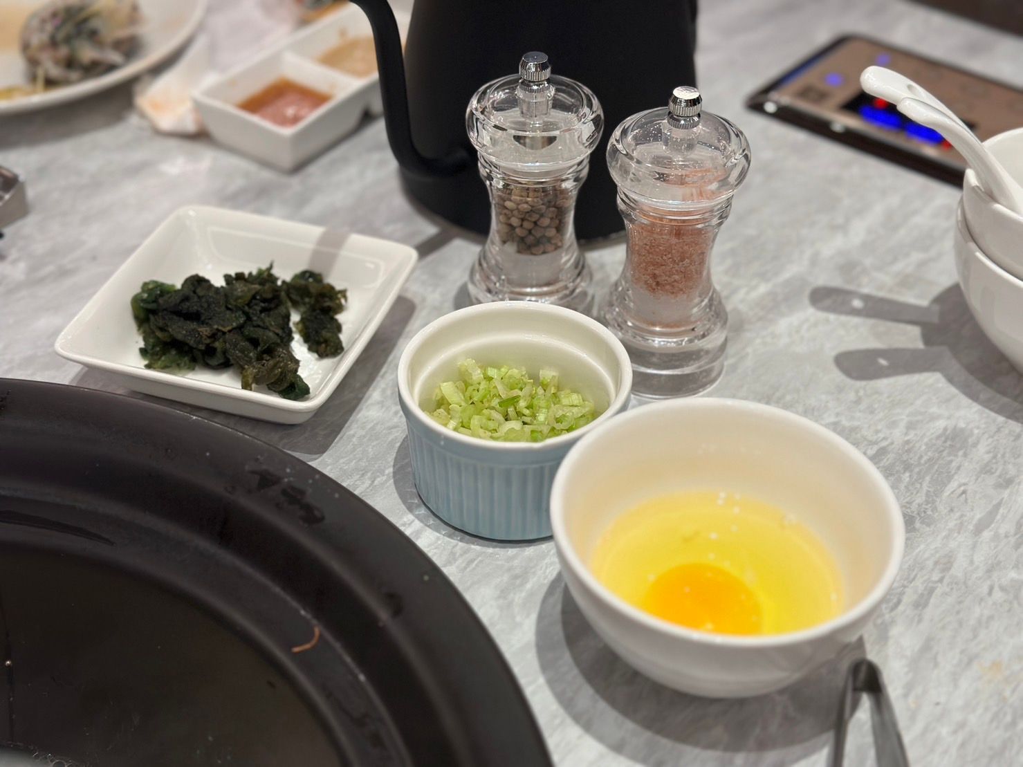 【新莊美食】新莊典華 濤濤海鮮蒸氣鍋 主打原型食物直接上桌 