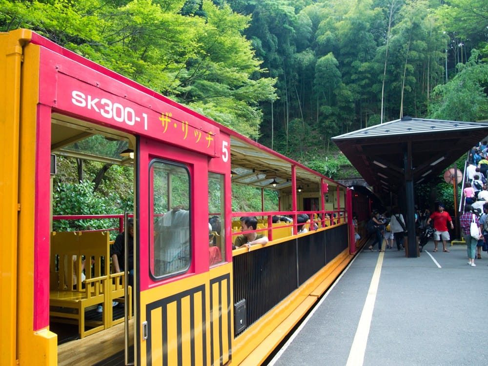 【京都嵐山】在夏日的嵯峨野，坐著小鐵礦列車來一場心靈之旅吧！