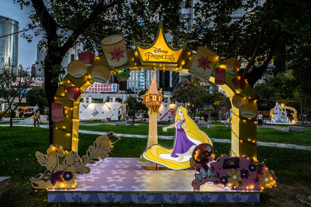 52天迪士尼耶誕盛宴在新北！「迪士尼公主的童話森林」進駐萬坪公園 