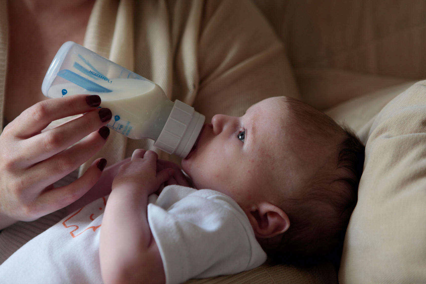 嬰兒奶粉-寶寶喝奶