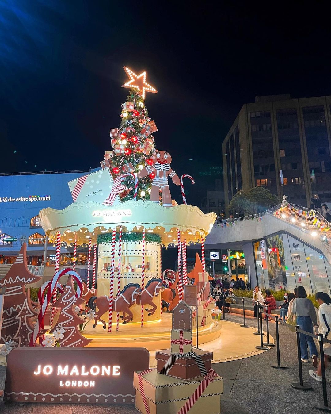 台北市聖誕景點-心中山線形公園 Jomalone 聖誕旋轉木馬