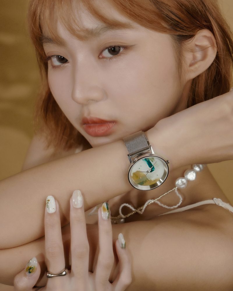 當美甲藝術結合腕錶設計，指尖與面盤的呼應奇妙交織！ yunivers hsieh 發表全新工藝系列「美甲藝術腕錶」
